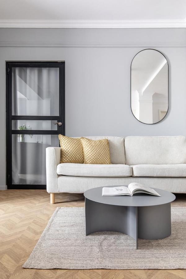 Poem By Urbanesq Apartment Bucureşti Ngoại thất bức ảnh